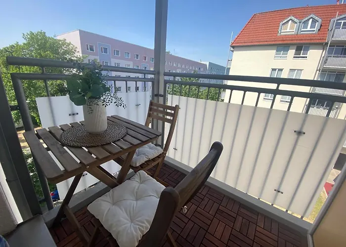 Charming Apartment - Balcony - Wifi - Kitchen